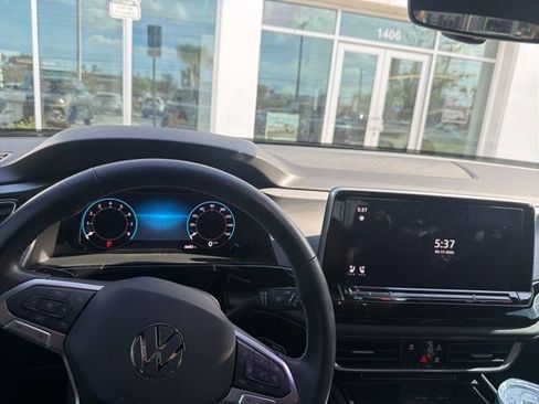 Certified 2025 Volkswagen Atlas Cross Sport SE FWD image 19