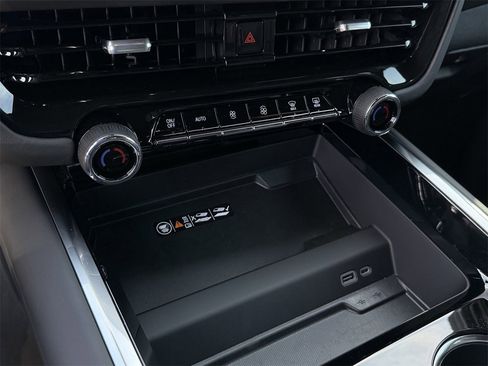 New 2026 Chevrolet Suburban Premier image 17