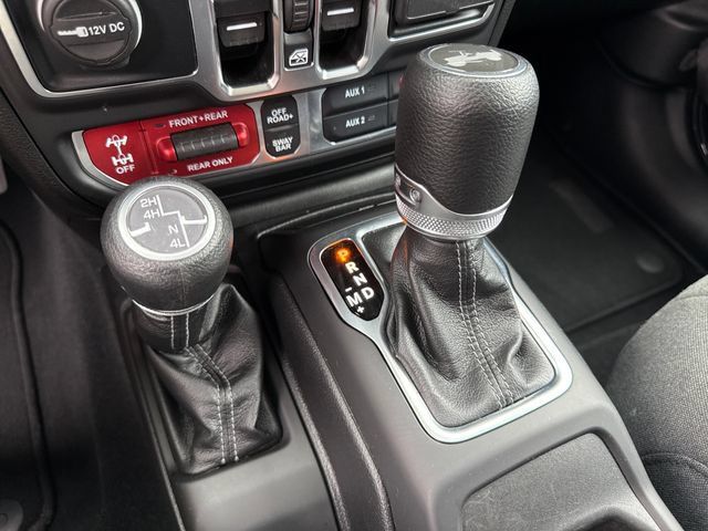 Used 2025 Jeep Wrangler Unlimited Rubicon AWD/4WD image 35