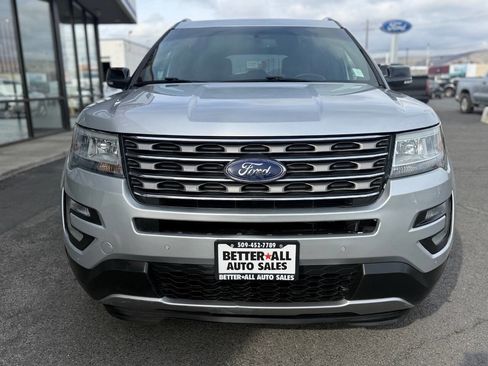 Used 2017 Ford Explorer XLT w/ Equipment Group 202A image 3