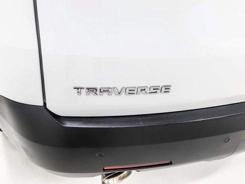 Used 2022 Chevrolet Traverse LT FWD image 5
