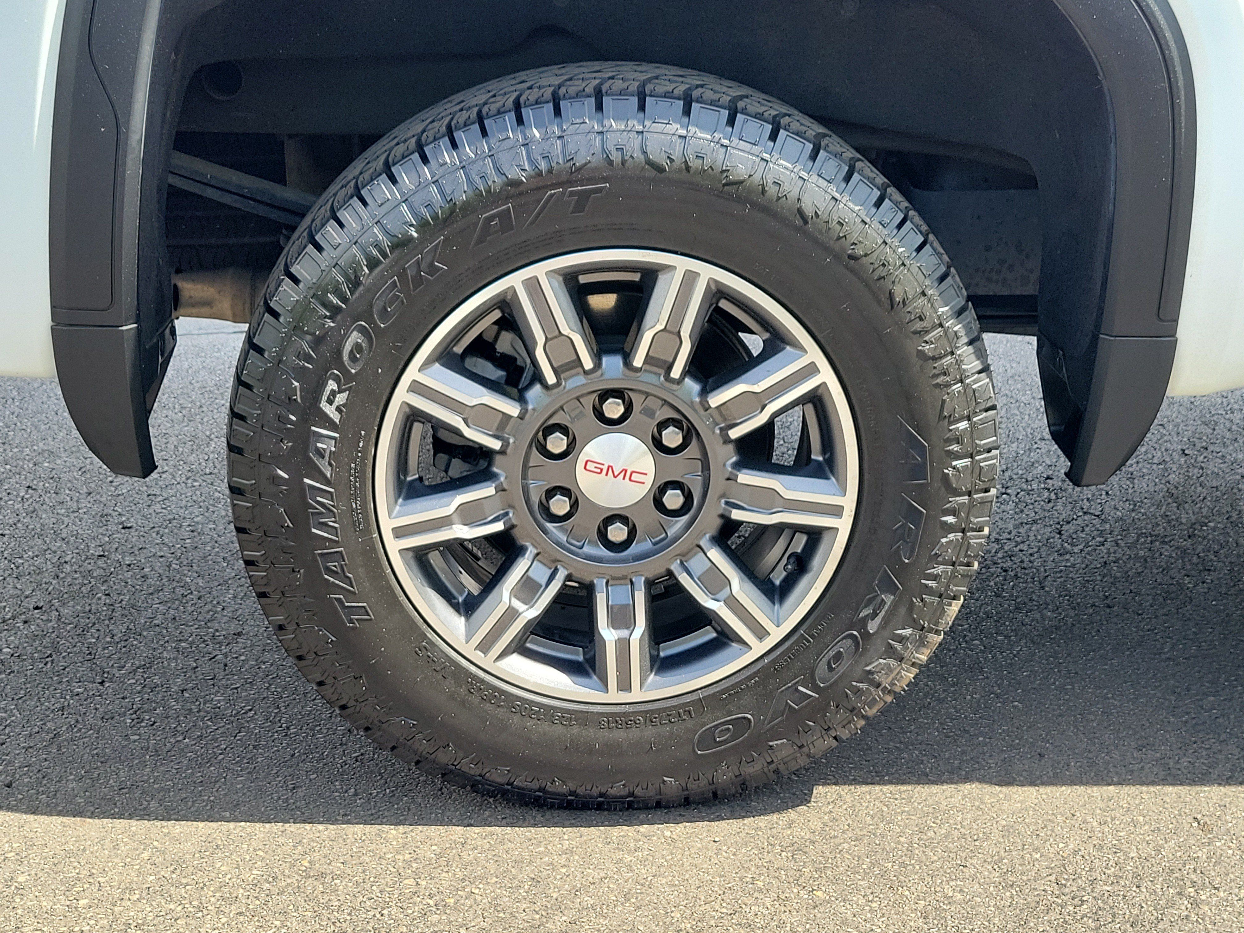 Used 2024 GMC Sierra 1500 AT4 w/ AT4 Premium Package AWD/4WD image 5