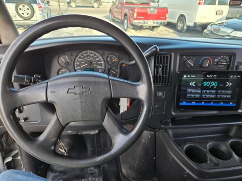 Used 2003 Chevrolet Express 2500 image 15