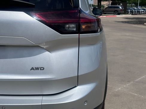 Used 2024 Nissan Rogue S image 15