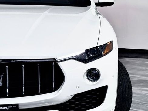 Used 2020 Maserati Levante AWD/4WD image 6