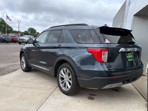 Used 2022 Ford Explorer XLT w/ Equipment Group 202A AWD/4WD image 6