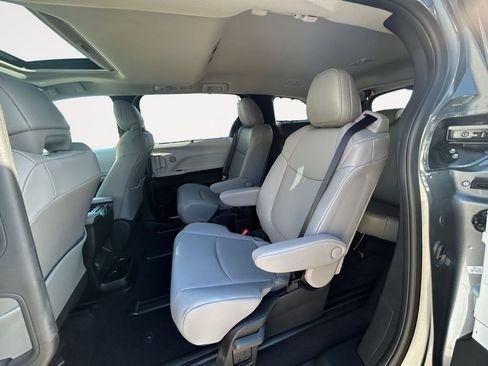 Used 2026 Toyota Sienna XLE AWD/4WD image 23