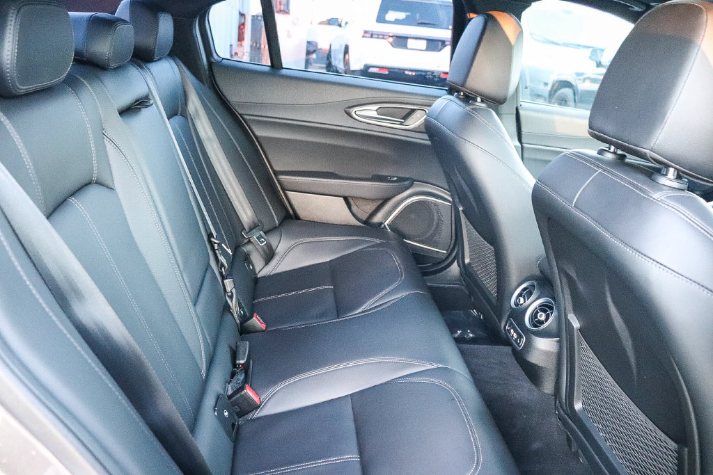 Used 2022 Alfa Romeo Giulia Ti RWD image 18