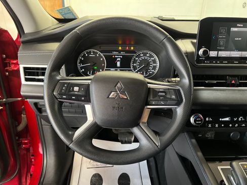 Used 2022 Mitsubishi Outlander ES AWD/4WD image 16