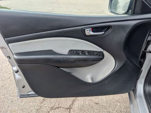 Used 2015 Dodge Dart SXT image 9