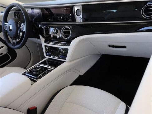 Certified 2024 Rolls-Royce Spectre Base image 23