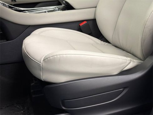 New 2026 Lincoln Aviator AWD image 17