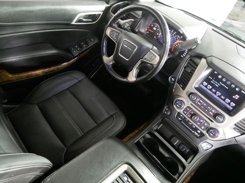 Used 2016 GMC Yukon XL Denali w/ Open Road Package image 9
