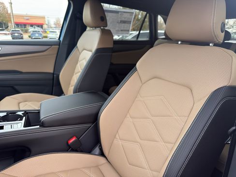New 2026 Volkswagen Atlas Cross Sport SE FWD image 12