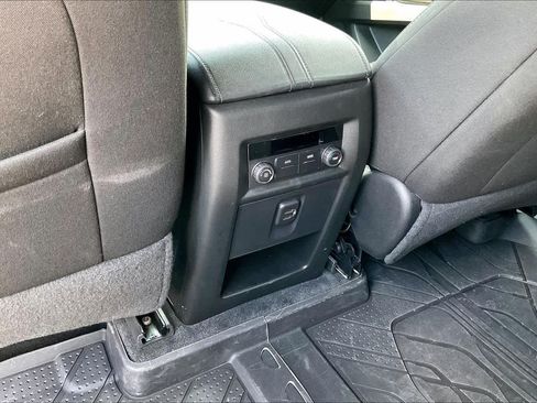 Used 2023 Chevrolet Traverse LT FWD image 34