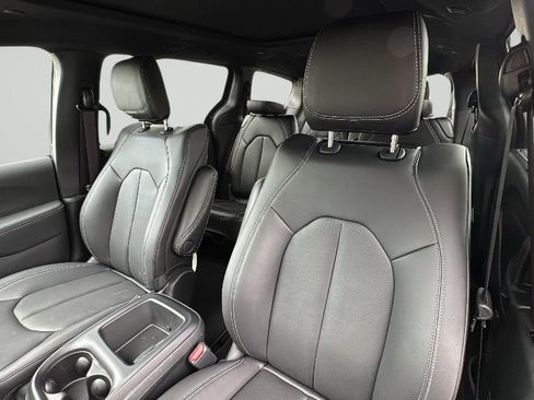 New 2025 Chrysler Pacifica Select w/ Uconnect Theater Family Group image 14