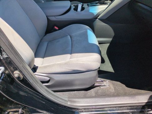 Used 2021 Toyota Venza LE AWD/4WD image 31