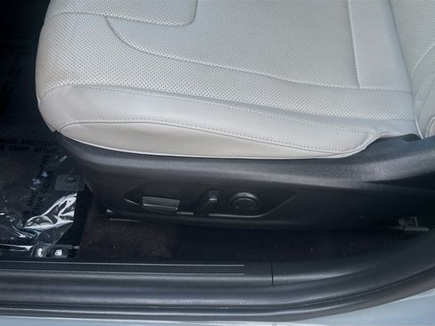 Used 2023 Hyundai Elantra Limited FWD image 15