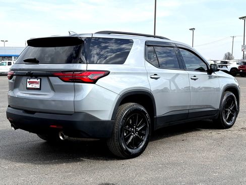 Used 2023 Chevrolet Traverse LT image 3