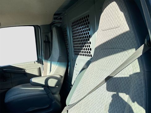 Used 2022 GMC Savana 2500 w/ Driver Convenience Package image 18