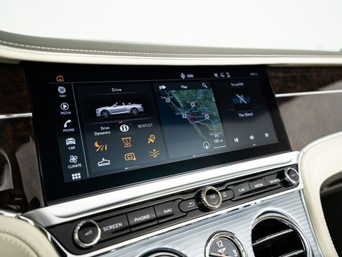 Used 2020 Bentley Continental GT image 32