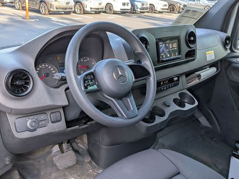 Used 2022 Mercedes-Benz Sprinter 2500 image 12