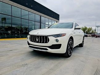 Used 2018 Maserati Levante GranLusso image 1