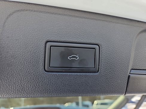 Used 2022 Volkswagen Atlas SEL R-Line image 30