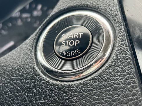 Used 2017 Nissan Rogue SV FWD image 22