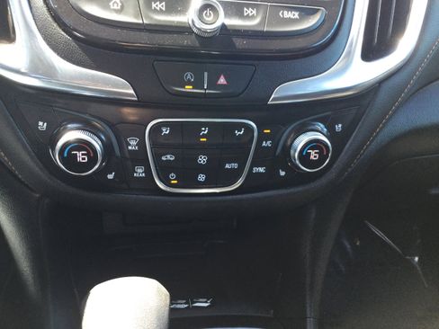 Used 2022 Chevrolet Equinox Premier FWD image 17