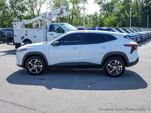 Used 2024 Chevrolet Trax RS w/ Driver Confidence Package FWD image 4