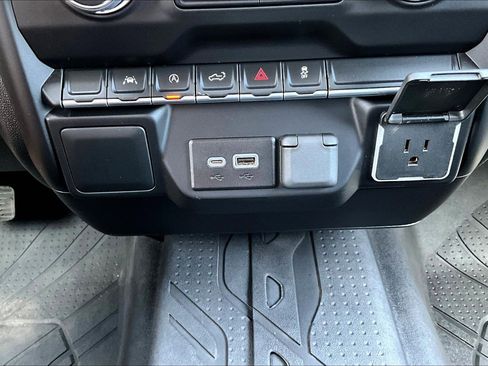 Used 2022 Chevrolet Silverado 1500 Custom image 17