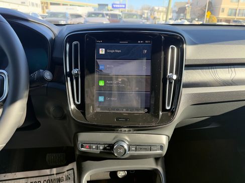 Certified 2023 Volvo XC40 Recharge Plus image 35