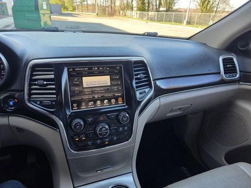 Used 2014 Jeep Grand Cherokee Limited w/ Luxury Group II image 16