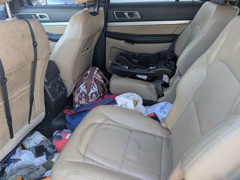 Used 2016 Ford Explorer XLT AWD/4WD image 9