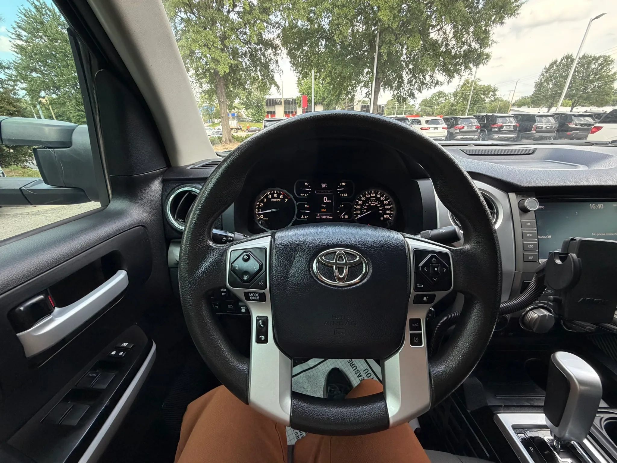 Used 2020 Toyota Tundra SR5 w/ SR5 Upgrade Package AWD/4WD image 22