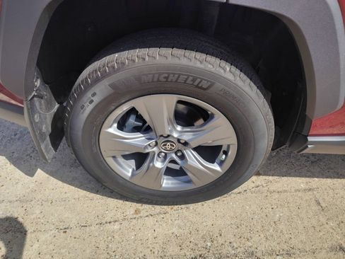 Used 2024 Toyota RAV4 XLE FWD image 14