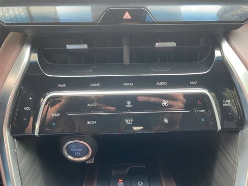 Used 2022 Toyota Venza XLE AWD/4WD image 22