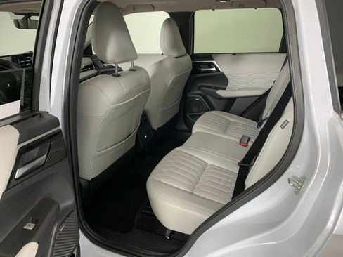 Used 2025 Mitsubishi Outlander SEL FWD image 34