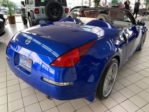 Used 2004 Nissan 350Z Touring RWD image 4