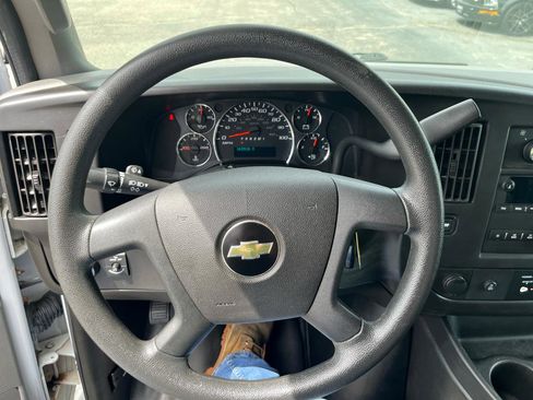 Used 2018 Chevrolet Express 2500 RWD image 13
