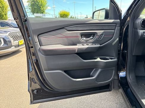 Used 2026 Honda Pilot Black Edition image 16