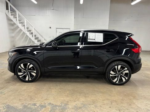 Used 2023 Volvo XC40 B5 Plus w/ Driver Assist Package AWD/4WD image 4