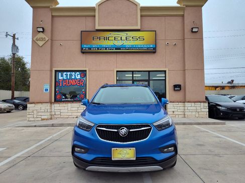 Used 2018 Buick Encore Essence image 2