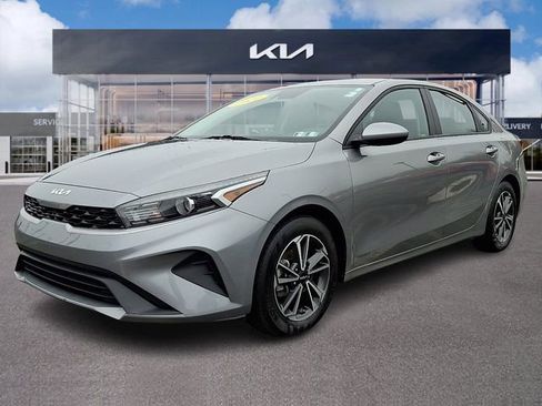 Certified 2022 Kia Forte LXS image 3