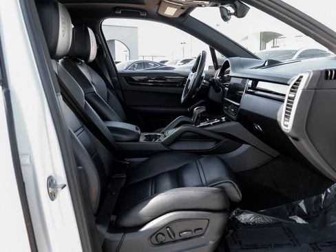 Used 2022 Porsche Cayenne image 39