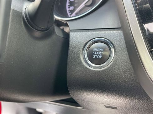 Used 2020 Toyota Camry SE image 16