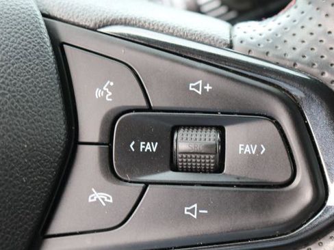 Used 2024 Chevrolet Trax RS FWD image 9