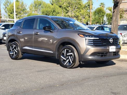 New 2026 Nissan Kicks SV w/ SV Premium Package image 4