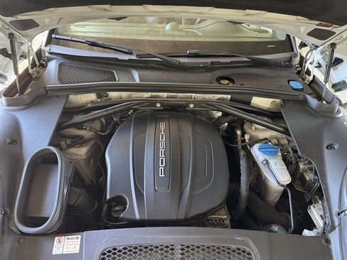 Used 2017 Porsche Macan AWD/4WD image 34